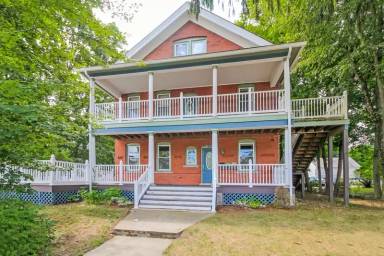 Main picture of 174 Pleasant St