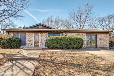 Main picture of 1101 Briar Oaks Dr