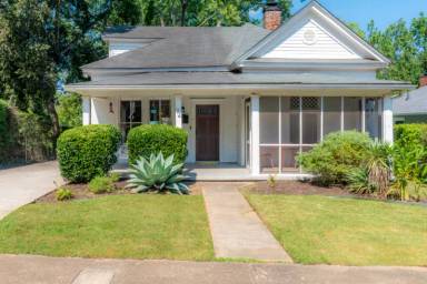 Main picture of 72 Flora Ave NE