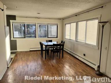 Main picture of 1304 W 5th Ave