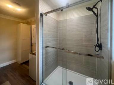 Main picture of 511 Riverview Ct