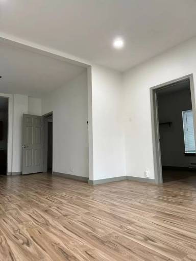 Main picture of 308 W 4th St