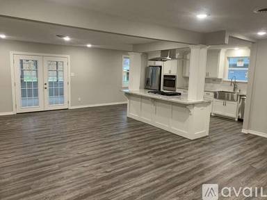 Main picture of 110 Wood Manor Ln