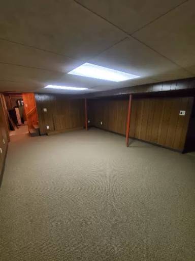 Main picture of 911 N Hine Ave