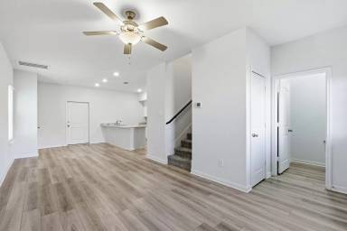 Main picture of 402 Marsh Ln