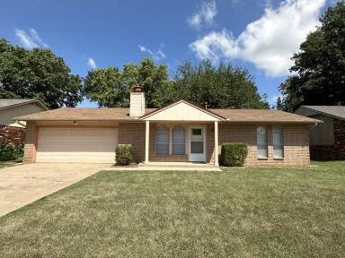 Main picture of 308 W Austin St