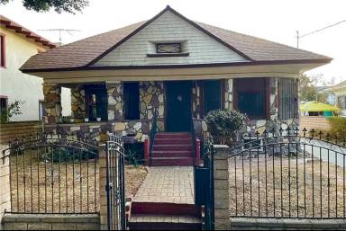 Main picture of 417 W 52nd Pl