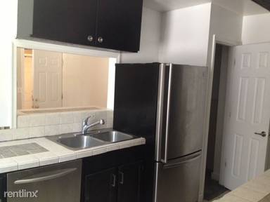 Main picture of 800 N Broadway