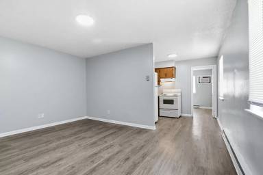 Main picture of 176 Thistlewood Ave