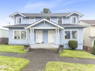 Main picture of 113 1/2 E 6th St