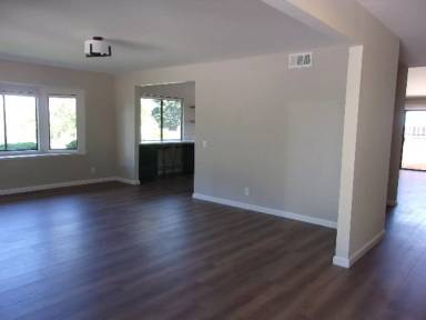 Main picture of 620 University Dr