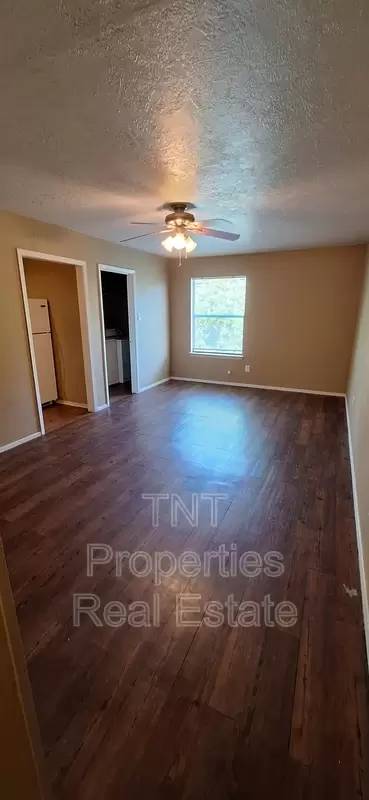 Main picture of 302 Manuel Dr