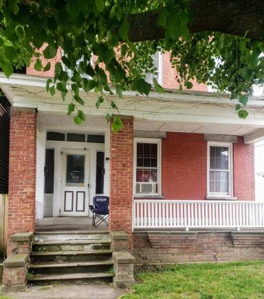 Main picture of 131 W 4th St