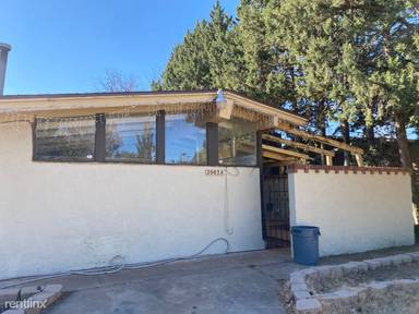 Main picture of 2003 32nd St