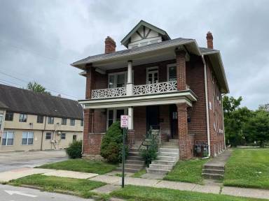 Main picture of 1827 Summit St