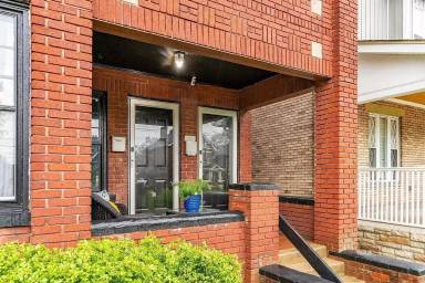 Main picture of 1233 E Livingston Ave