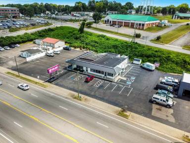 Main picture of 806 Memorial Blvd