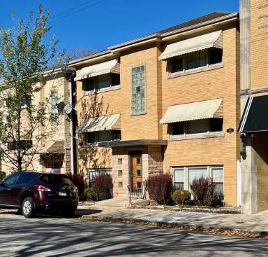 Main picture of 5816 W Montrose Ave