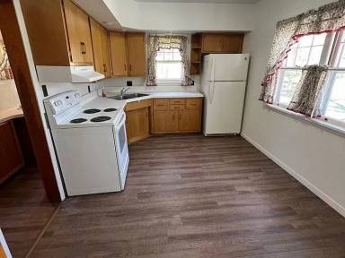 Main picture of 1208 E Oak St