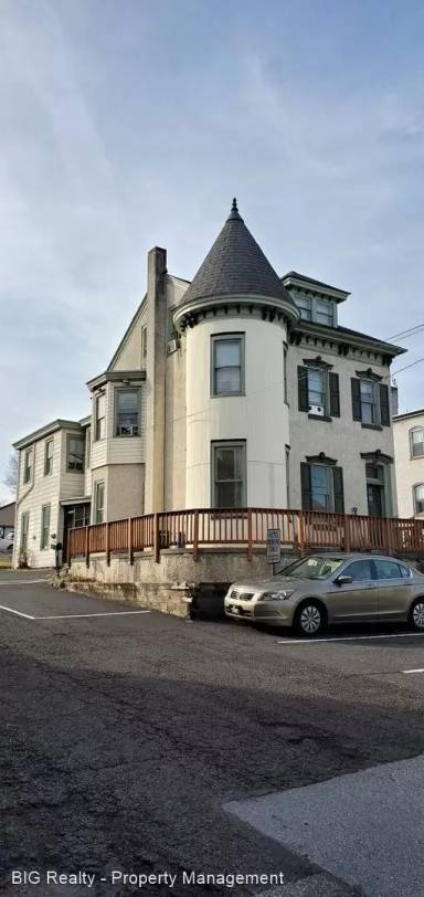 Main picture of 80 N Main St
