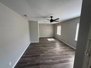 Main picture of 1509 W Spring Creek Pkwy