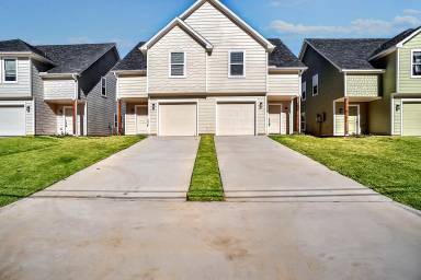 Main picture of 2739 W Washington St