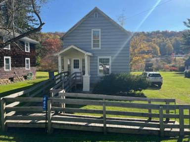 Main picture of 442 Derrick Rd