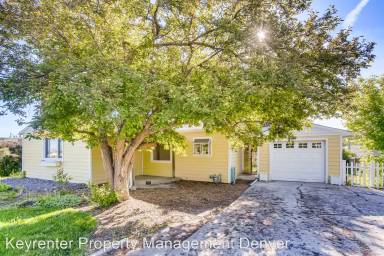 Main picture of 364 S Oak St
