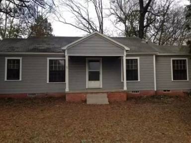 Main picture of 221 Leonard Dr