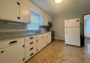 Main picture of 1112 N Broadway St