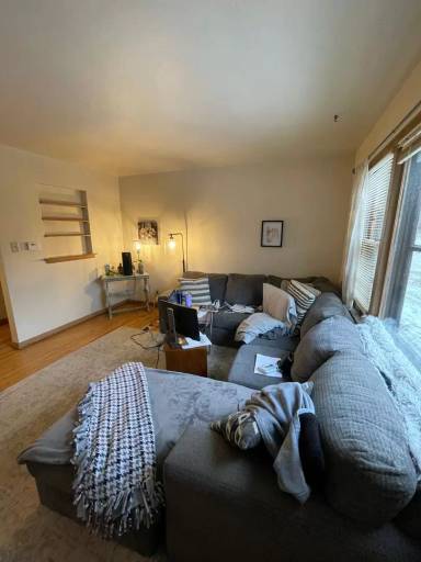 Main picture of 6229 Milwaukee Ave