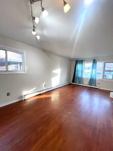 Main picture of 674 Providence St