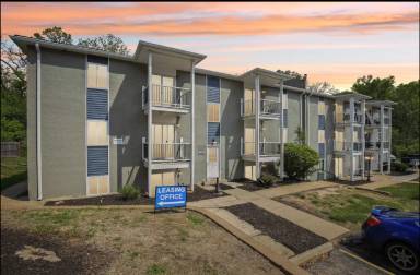 Main picture of 6829 N Broadway St