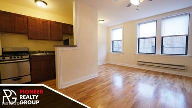 Main picture of 818 W Diversey Pkwy