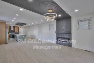 Main picture of 402A E Trinity Ln