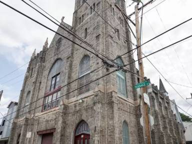 Main picture of 151 W Salaignac St