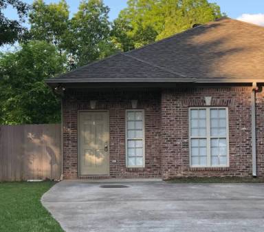 Main picture of 202 Birdie St