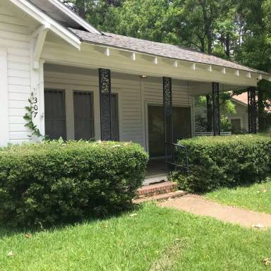 Main picture of 305 E Texas Ave