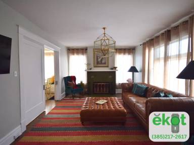 Main picture of 382 N Wall St