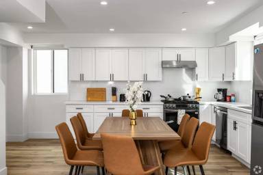 Main picture of 1171 W 37th Pl