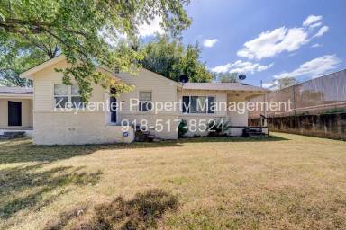 Main picture of 6938 E 10th St