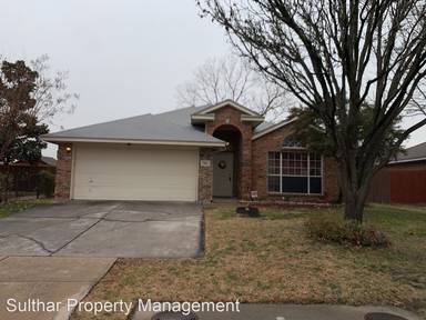 Main picture of 7861 Waxwing Cir W