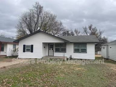 Main picture of 621 S 8th Street Dr