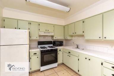 Main picture of 4885 Cole St
