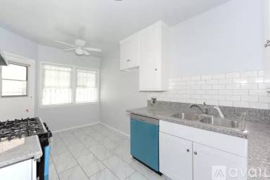 Main picture of 988 W Glenoaks Blvd