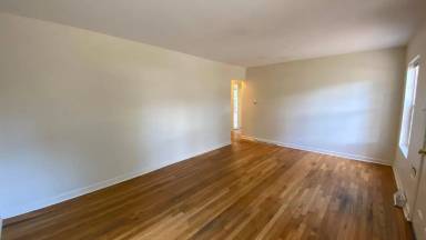 Main picture of 2563 S High St