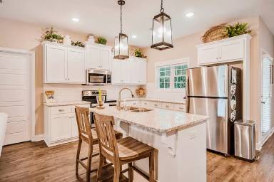 Main picture of 15 Grove Cir