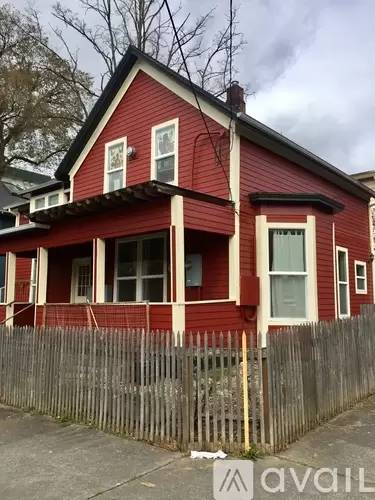 Main picture of 1235 SE Oak St