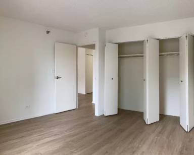 Main picture of 1120 N LaSalle Dr Apartments