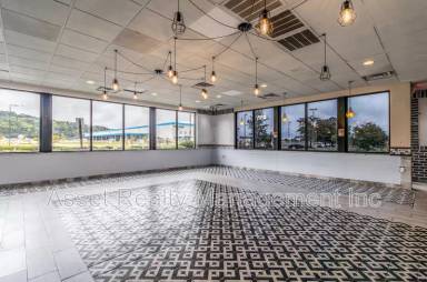 Main picture of 2904 Knoxville Center Dr